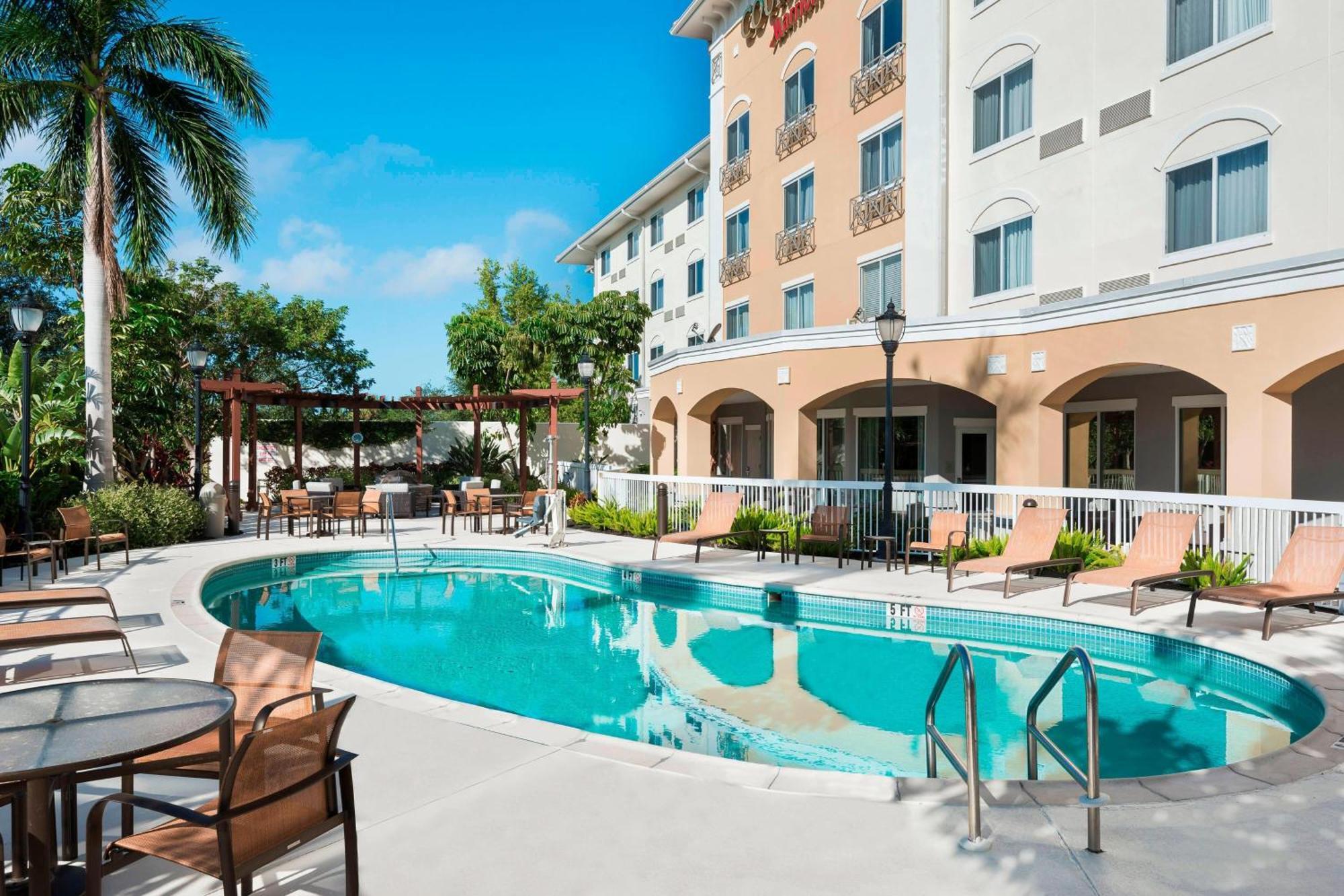 Courtyard Fort Myers At I-75 And Gulf Coast Town Center Естеро Екстериор снимка