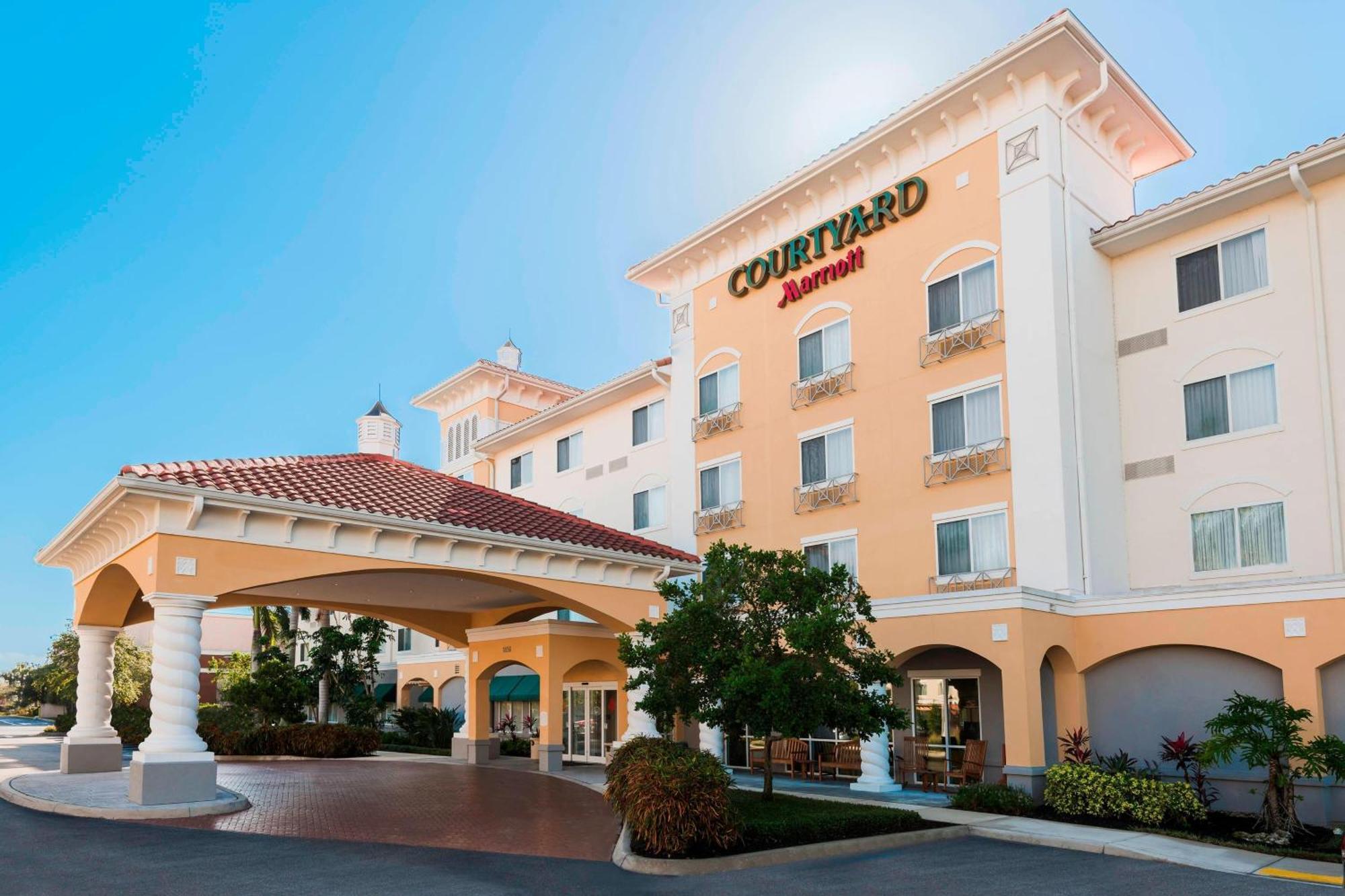 Courtyard Fort Myers At I-75 And Gulf Coast Town Center Естеро Екстериор снимка