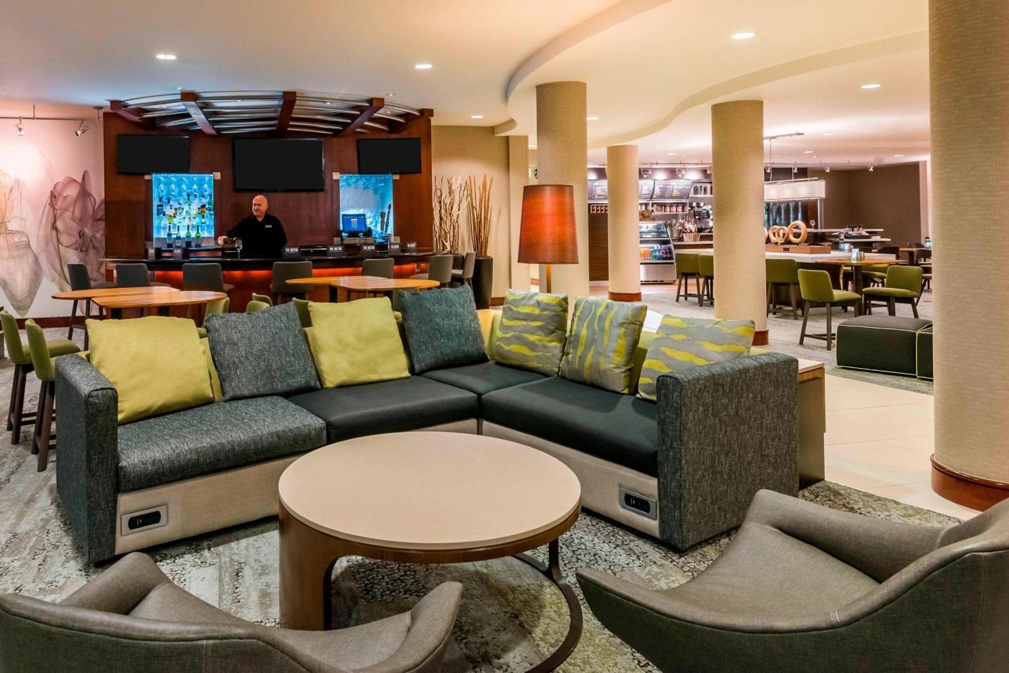 Courtyard Fort Myers At I-75 And Gulf Coast Town Center Естеро Екстериор снимка