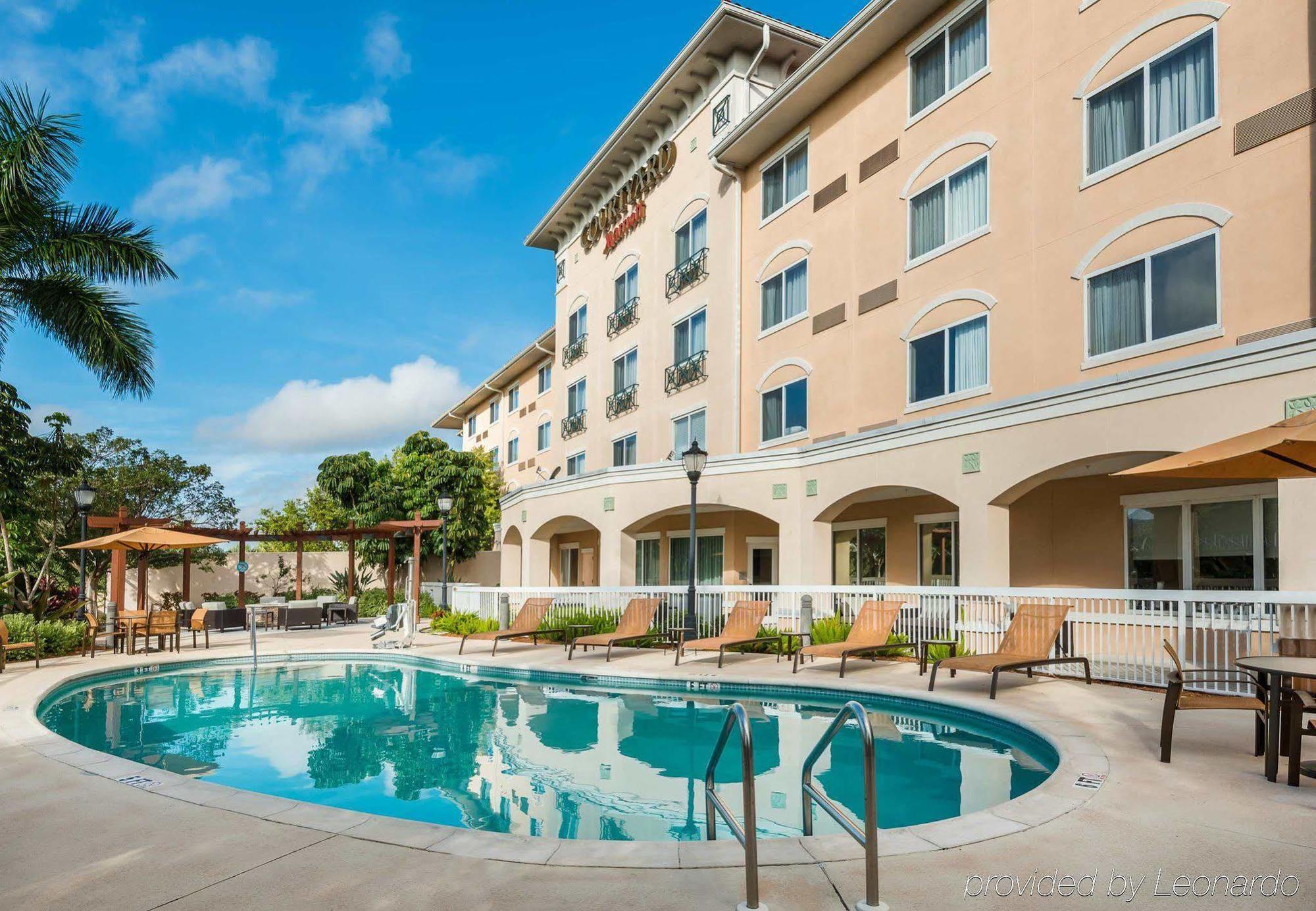 Courtyard Fort Myers At I-75 And Gulf Coast Town Center Естеро Екстериор снимка