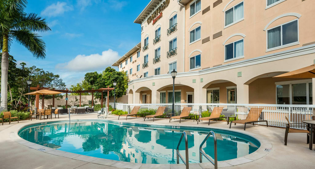Courtyard Fort Myers At I-75 And Gulf Coast Town Center Естеро Екстериор снимка